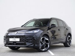 Volkswagen T-Roc - R-Line First Edition 1.5 eTSI 150 PK | Panoramadak | Black Style | Navigatie | Trekhaak |