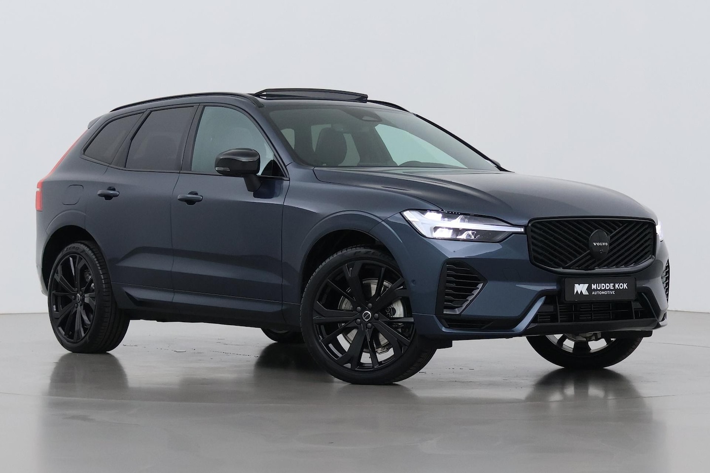 Volvo XC60 - T6 Plus Black Edition | Bowers&Wilkins | Panoramadak | 360° Camera | Head-Up | Trekhaak | - AutoWereld.nl