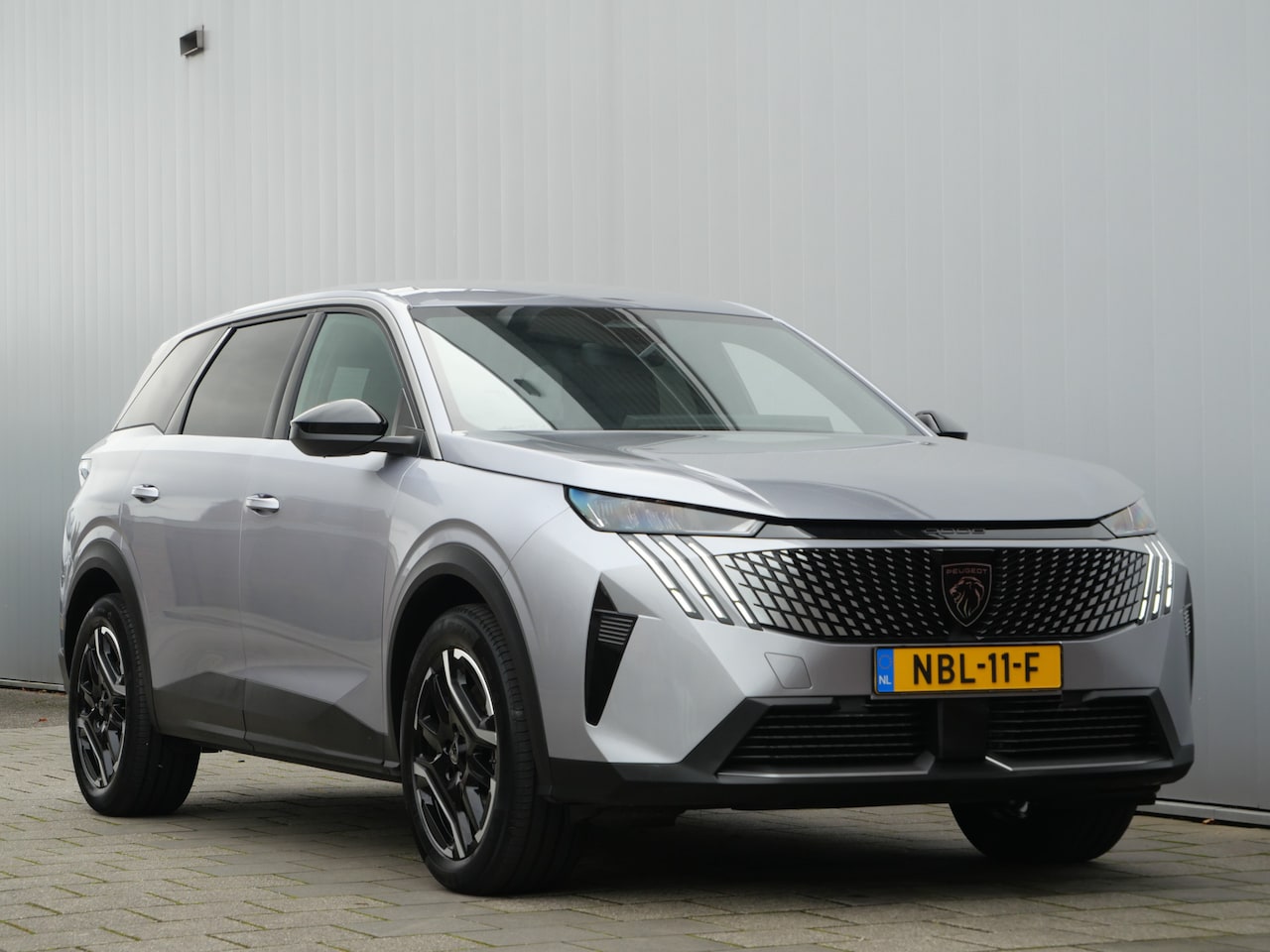 Peugeot e-5008 - Allure 73 kWh 7persoons 214 Pk Automaat Apple Carplay / DAB / Camera / SOH 98,7 % - AutoWereld.nl