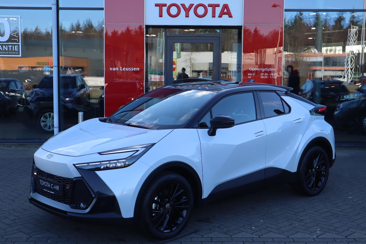 Toyota C-HR - PLUG-IN HYBRID 220 GR SPORT DIRECT LEVERBAAR! BLIND-SPOT STOEL/STUURVERW. 19"LMV PARK-SENS - AutoWereld.nl