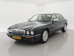 Daimler Super V8 - 4.0 364 PK SUPERCHARGED AUT. *ORIG. NL* + SCHUIFDAK / LEDER / STOELVERW