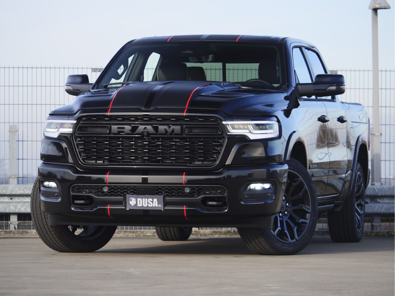 Dodge Ram 1500 - | Limited | Night | 3.0L Twin-Turbo I6 | High Output | BPM-VRIJ Passenger Display | 14,4 T - AutoWereld.nl