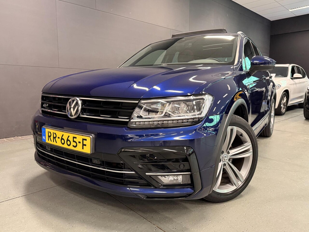 Volkswagen Tiguan - 1.4 TSI ACT R-LINE PANO/V-COCKPIT/NAVI/LED/ECC/PDC/CRUISE/// - AutoWereld.nl