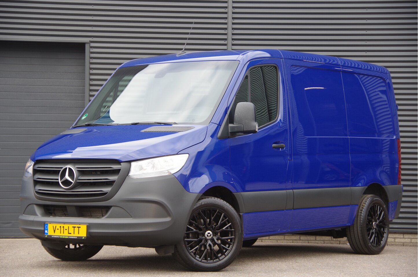 Mercedes-Benz Sprinter - 211 2.2 CDI L1H1 AUT. TREKHAAK 3T, MBUX, CAMERA, STANDKACHEL, CLIMA, CRUISE, APPLE CARPLAY - AutoWereld.nl