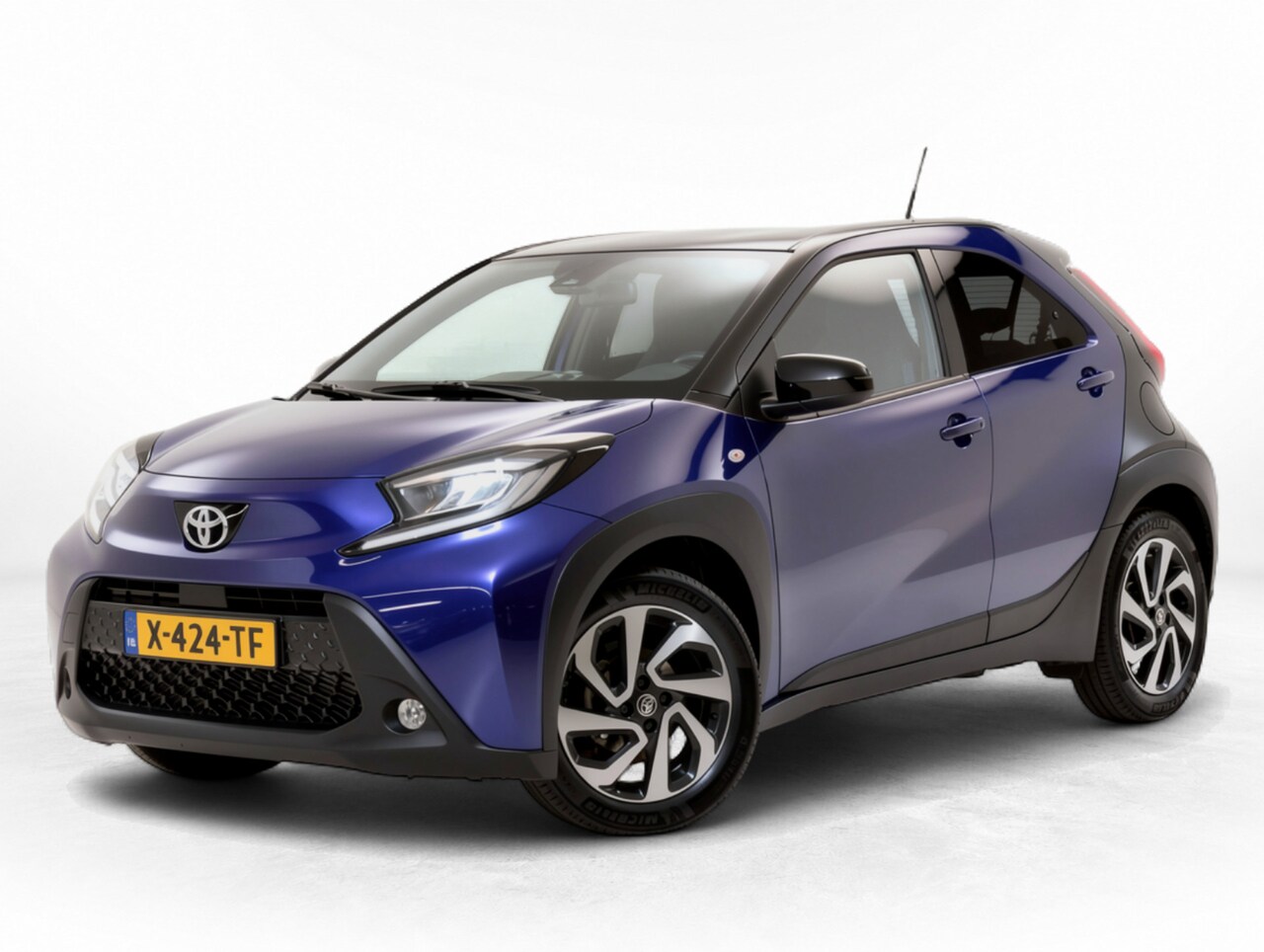Toyota Aygo X - 1.0 VVT-i MT Pulse | LED | Lichtmetalen velgen | Clima | Licht/regen sensor | - AutoWereld.nl