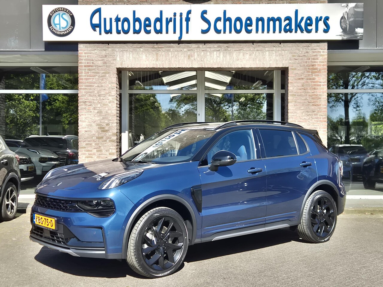 Lynk & Co 01 - 1.5 BLACKLINE + STUURVERWARMING! 360-CAMERA STUUR/STOELVERW. ROLHOES PANO/SCHUIF MEMORY IN - AutoWereld.nl