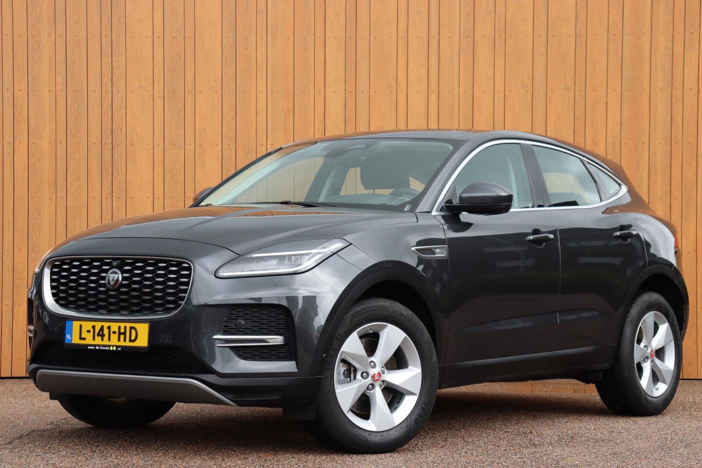 Jaguar E-Pace - 1.5 P160 S Org.NL leer+el camera's trekhaak pano-dak el.klep - AutoWereld.nl