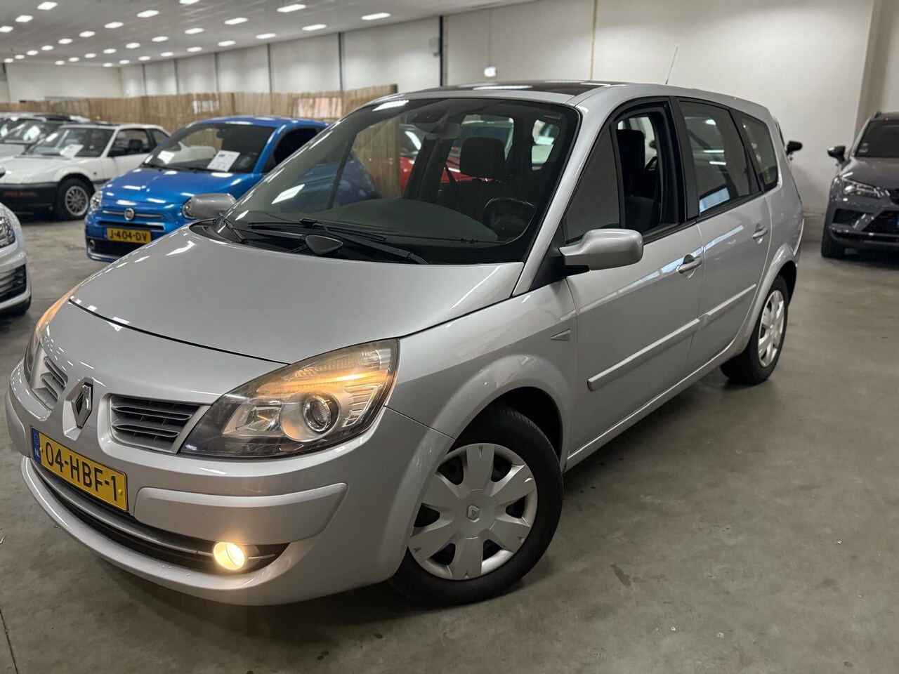 Renault Grand Scénic - 2.0-16V Business Line / AUTOMAAT / NAVI-MULTIEMEDIA / PANORAMADAK - AutoWereld.nl