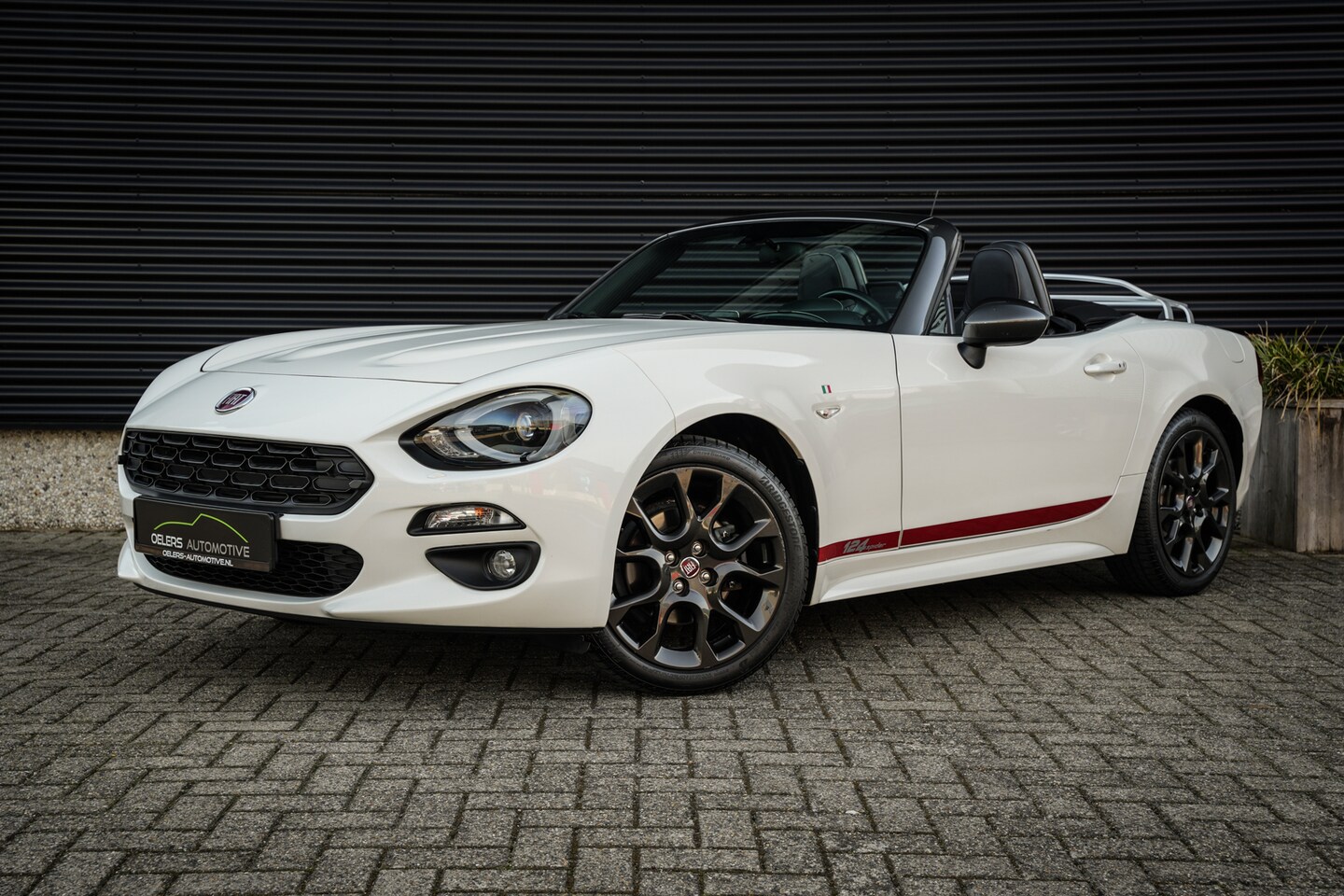Fiat 124 Spider - 1.4 MultiAir Turbo Automaat | Navigatie | Parelmoer Lak | Bagagerek | Camera | DAB+ | Lede - AutoWereld.nl