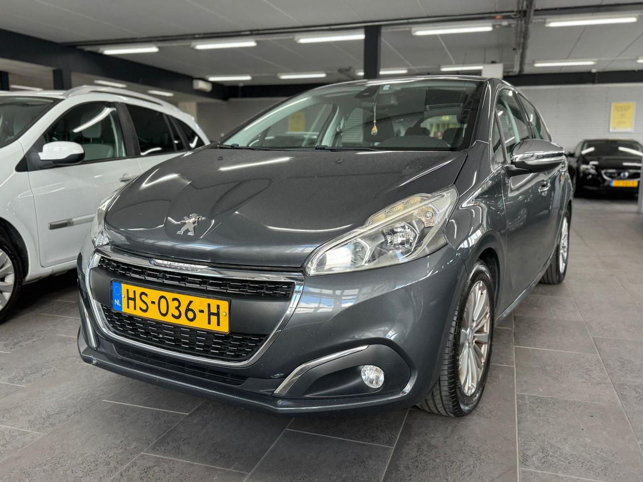 Peugeot 208 - 1.6 BlueHDi Blue Lease Executive navi clima cruise control lm-velgen parkeersensoren trekh - AutoWereld.nl