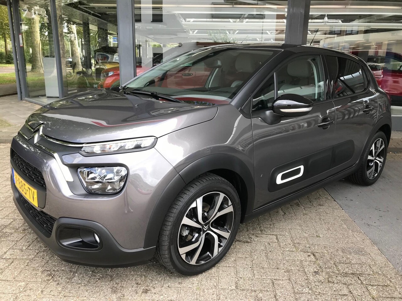 Citroën C3 - 1.2 Max 110pk EAT6 Automaat | 17 inch lichtmetalen velgen | Keyless | Camera | Navigatie - AutoWereld.nl