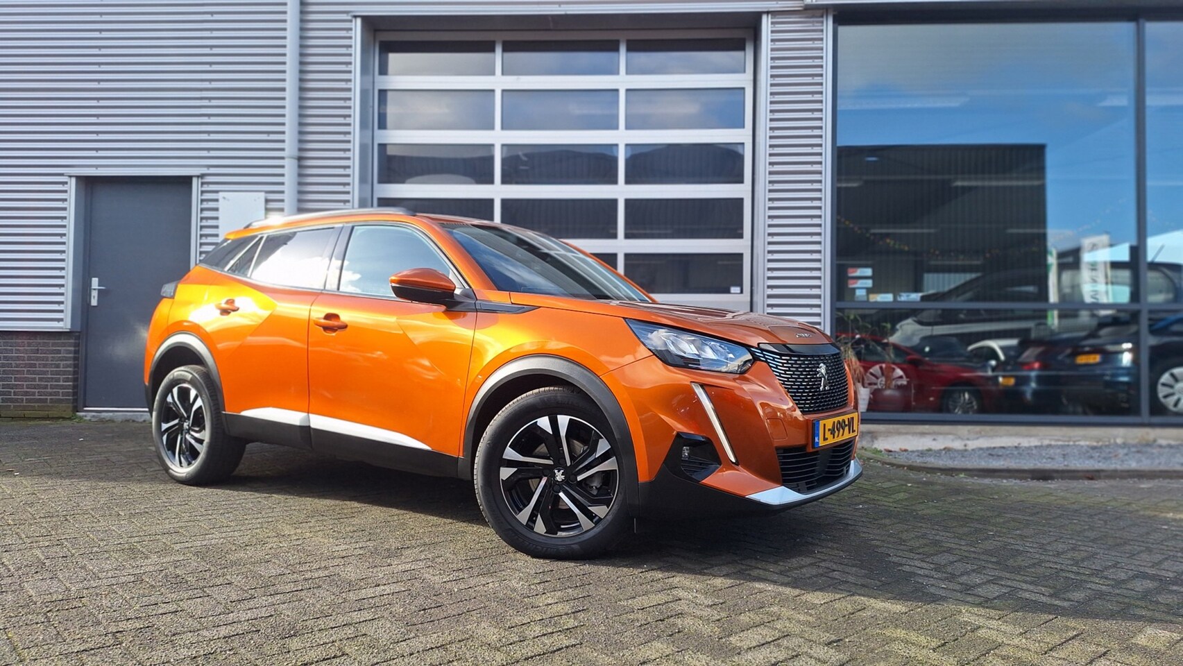 Peugeot 2008 - 1.2 PureTech Allure Automaat/Nav/Camera/18 Inch/Cruise/Enz/ - AutoWereld.nl