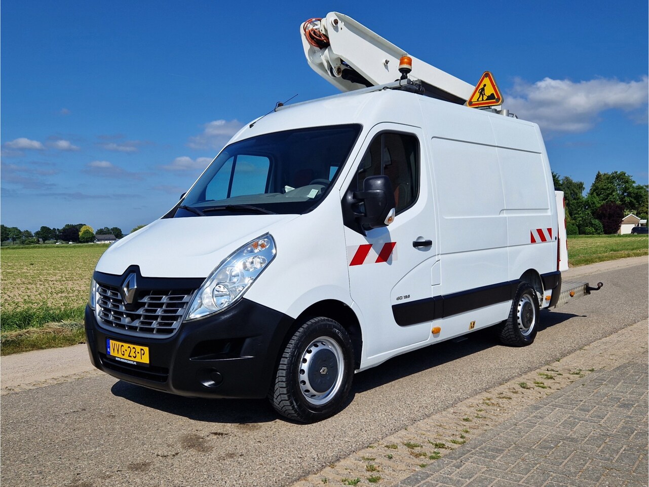 Renault Master - T35 2.3 dCi L1H2 - 126 Pk - ET 26 NE Versalift Hoogwerker - AC - Cruise Control - AutoWereld.nl