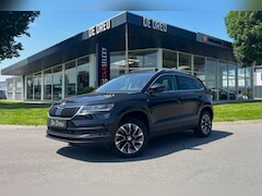 Skoda Karoq - 1.5 TSI 150pk Style | TREKHAAK | PANO| CAMERA | ADAPTIVE |