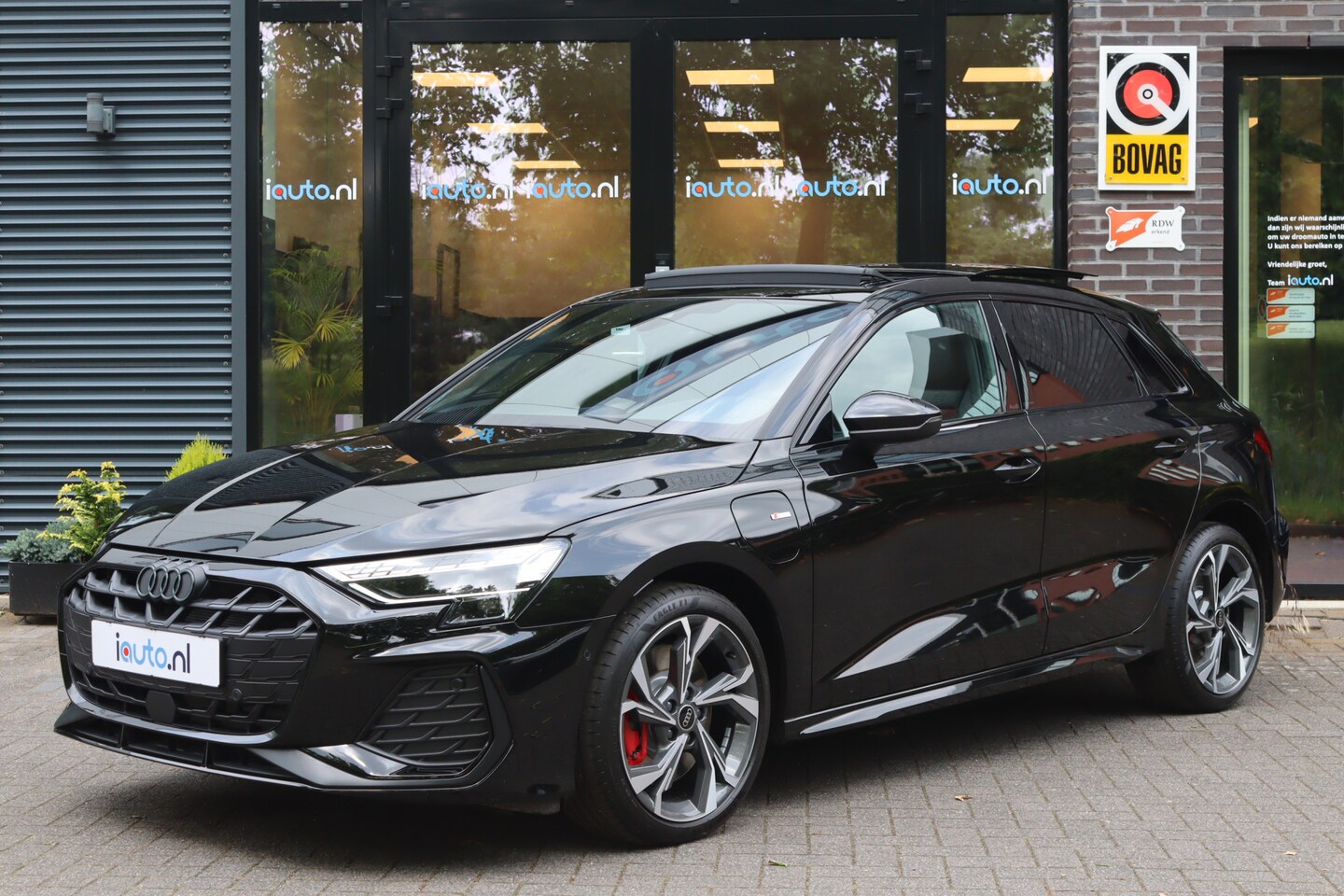 Audi A3 Sportback - 45 TFSI e 272pk S edition Competition Pano/MatrixLED/Navi+/Keyless/Camera/Head-up/Sonos/AC - AutoWereld.nl
