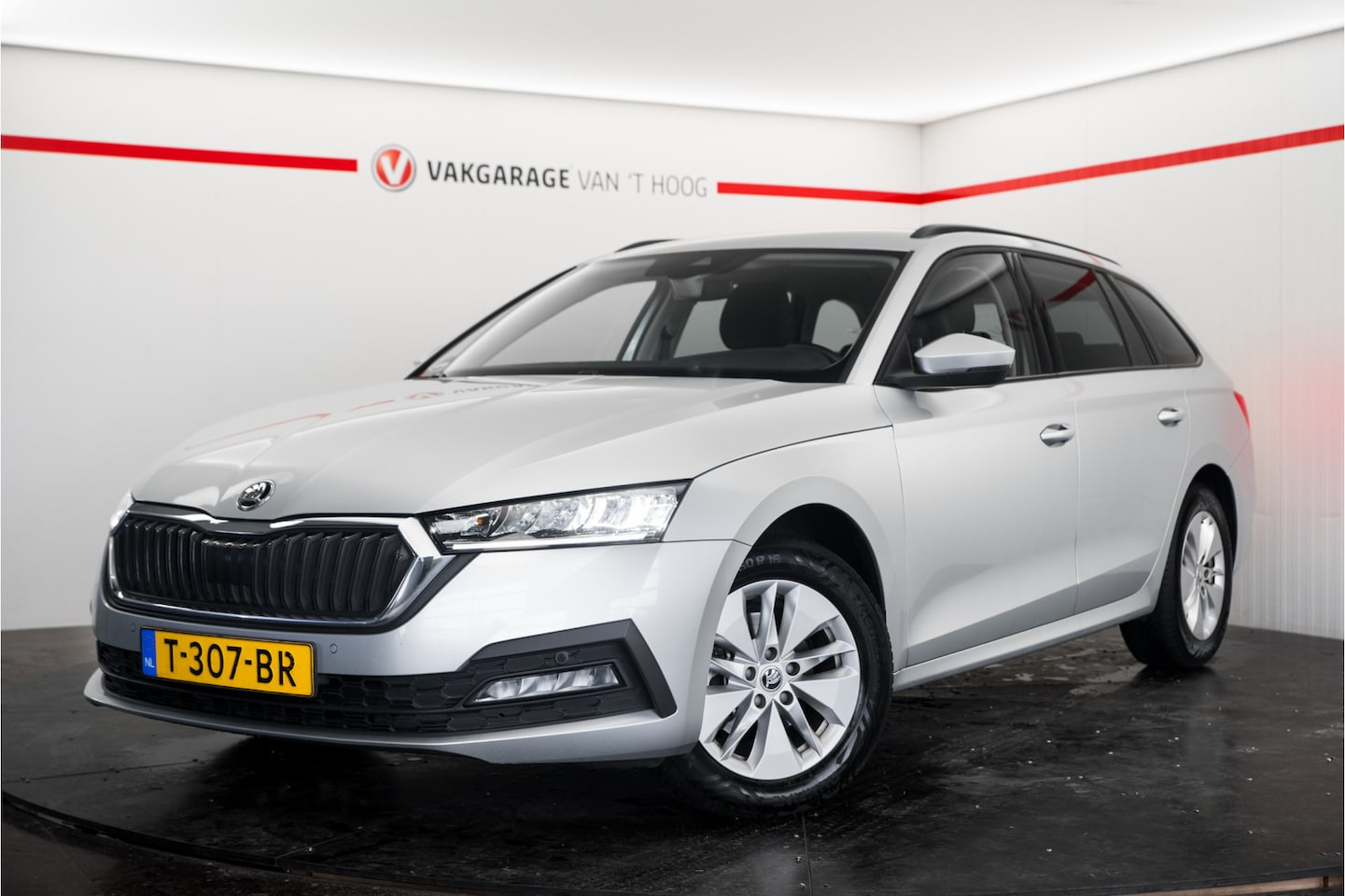 Skoda Octavia Combi - Automaat Business Edition | CarPlay | LED | Elektrische achterklep | NL-auto - AutoWereld.nl