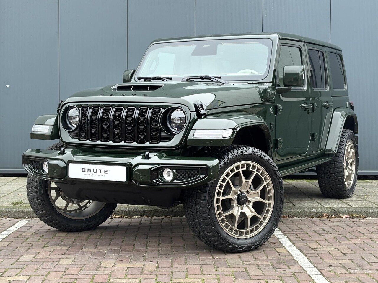 Jeep Wrangler Unlimited - Brute 4xe 380 Sahara | BRUTE Active Suspension System | Individual Kleur | Apple-Android - AutoWereld.nl