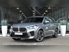 BMW X2 - sDrive20i M Sport Automaat / Trekhaak / Sportstoelen / Achteruitrijcamera / M Adaptief ond