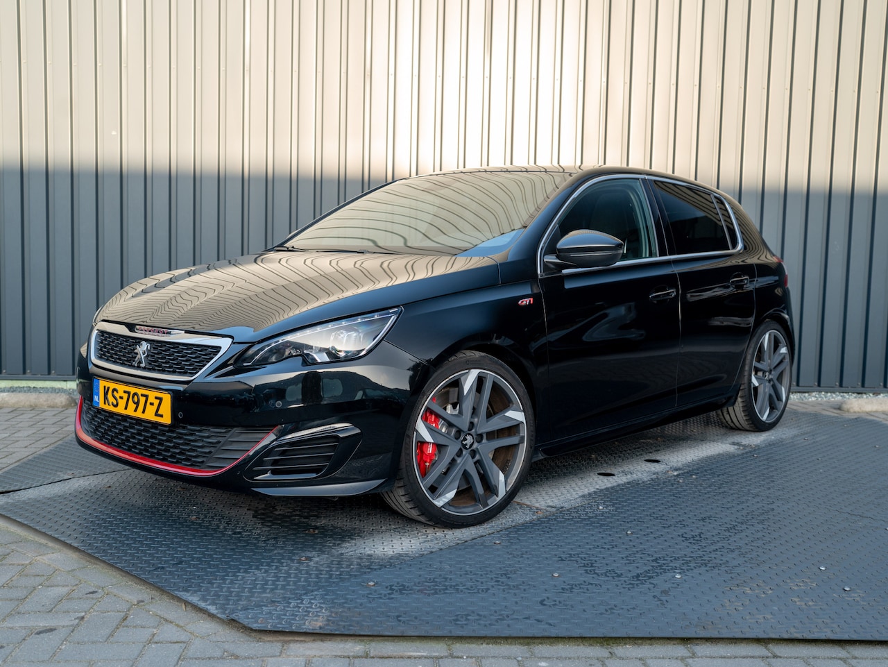 Peugeot 308 - 1.6 e-THP GTi 270 | Denon audio | Panodak | Camera | Stoelmassage | Prijs Rijklaar!! - AutoWereld.nl