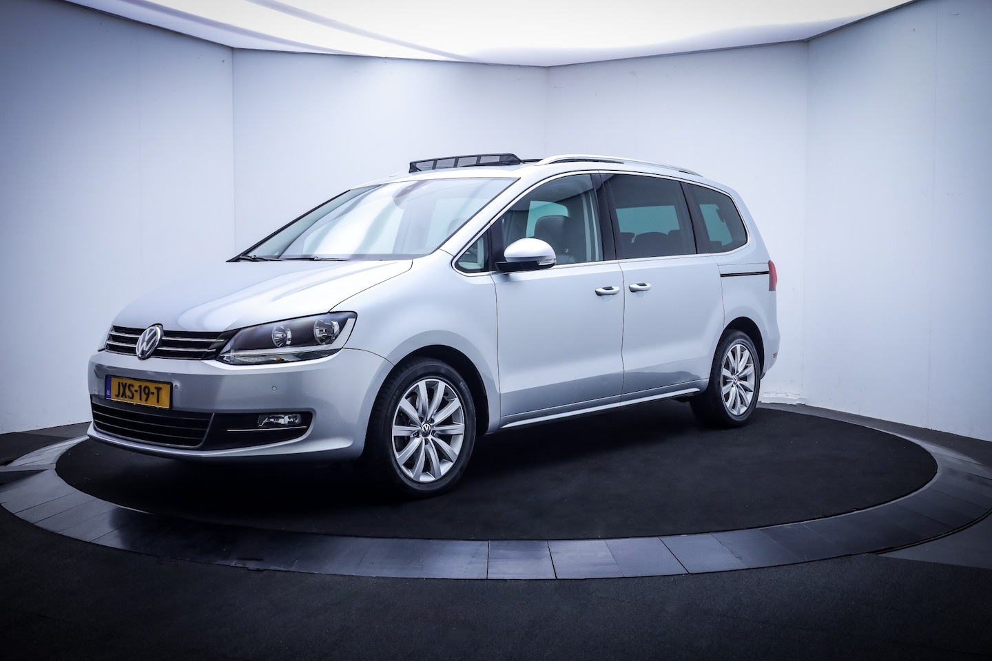 Volkswagen Sharan - 1.4 TSI 7Pers. HIGHLINE PANO | LEDER | ELEK. SCHUIFDEUREN | NAVI | ACC | STOELVERW. | CLIM - AutoWereld.nl