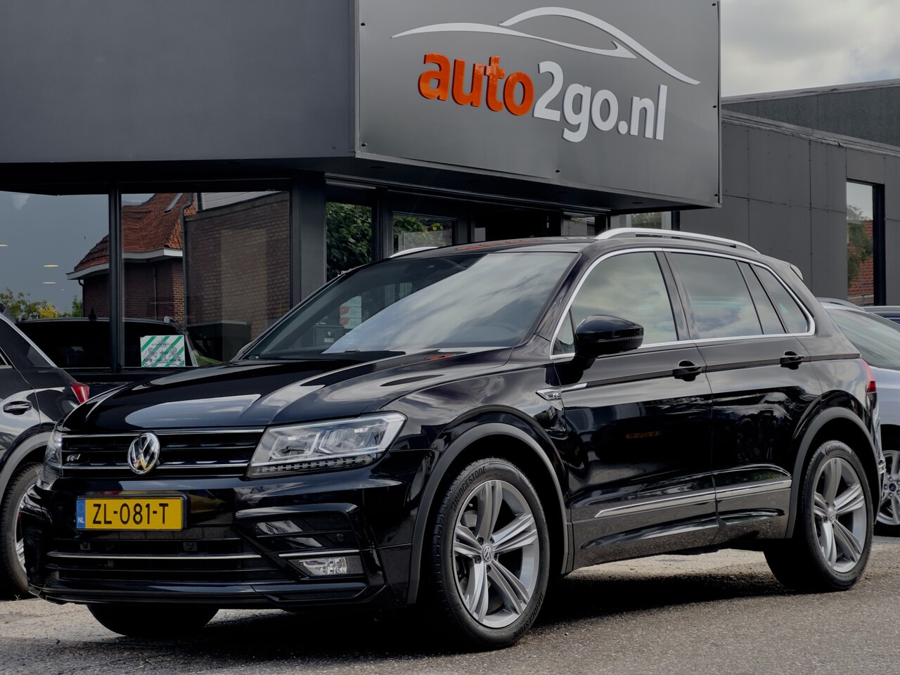 Volkswagen Tiguan - 1.5 TSI AUT7 2X R-LINE DESIGNO-INT NAVI DIGI-DASH PARKPILOT APPLE-CARPLAY 20 INCH-LMV PDC - AutoWereld.nl