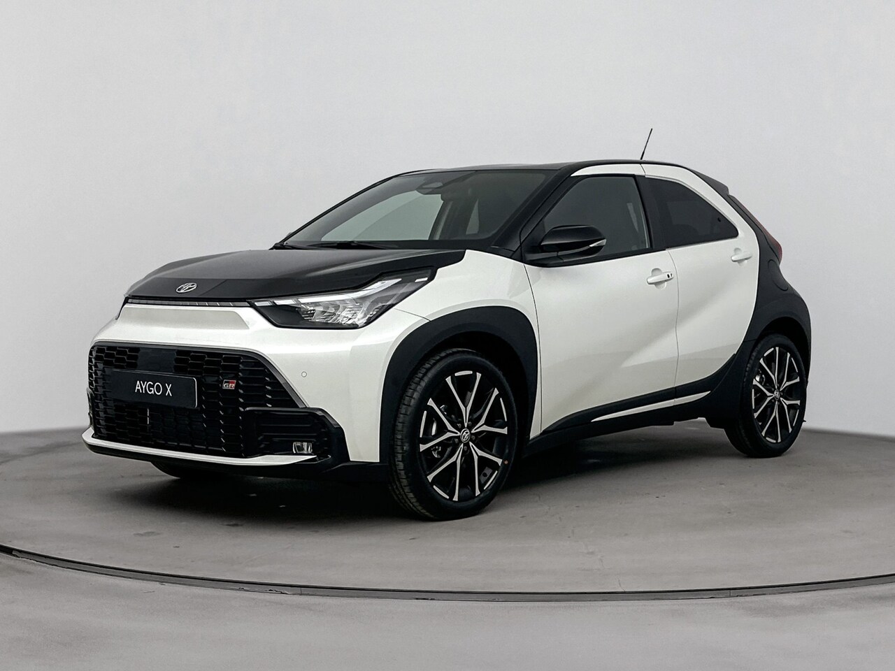 Toyota Aygo X - Hybrid 115 GR Sport | Apple Carplay & Android Auto | Parkeercamera | Onderweg-naar-dealer* - AutoWereld.nl