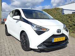 Toyota Aygo - 1.0 VVT-i x-Play, Camera, Carplay 31-12-2020 Zondag OPEN