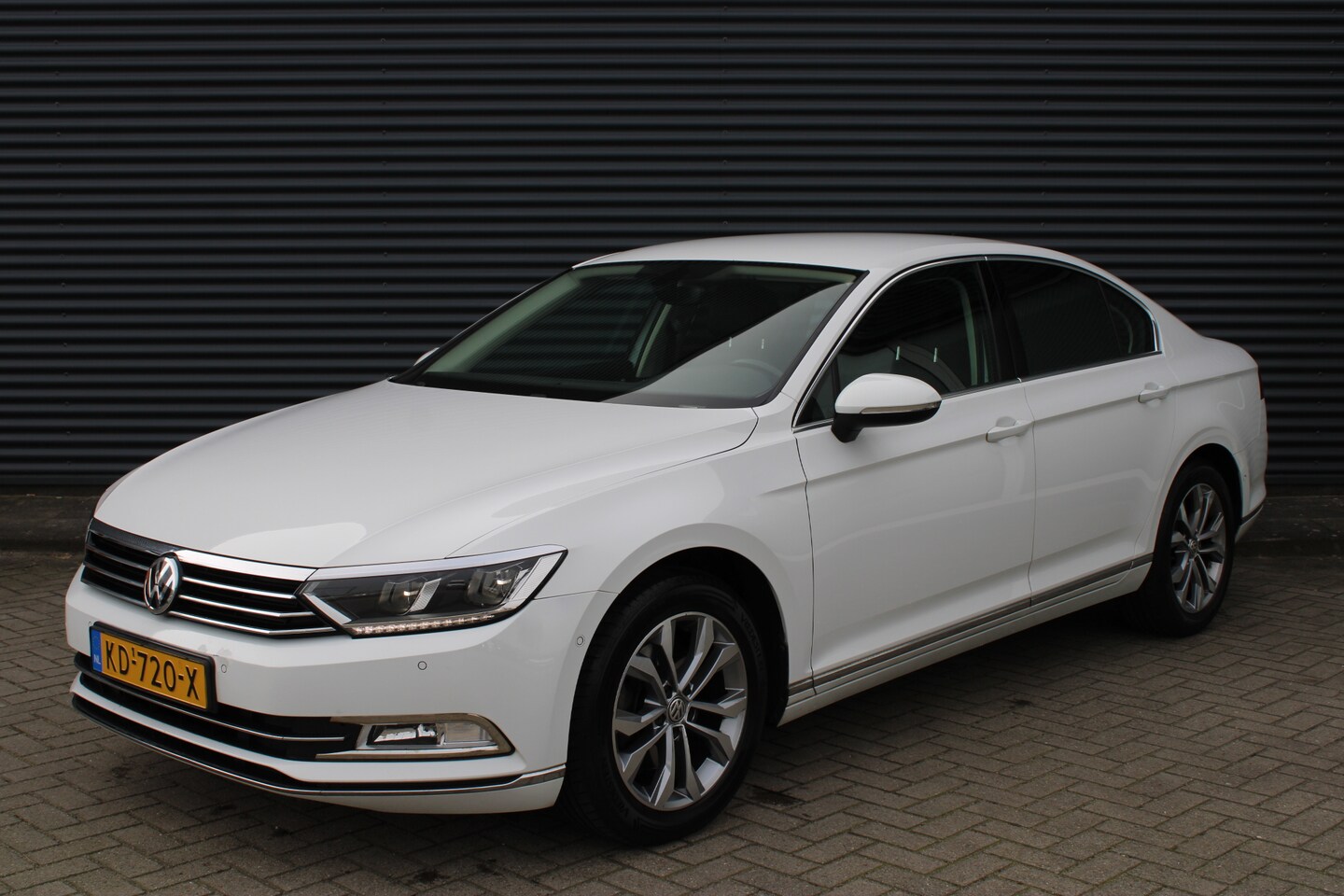 Volkswagen Passat - 1.4 TSI ACT Highline Leer/Alcantara Full-Led camera Carplay - AutoWereld.nl