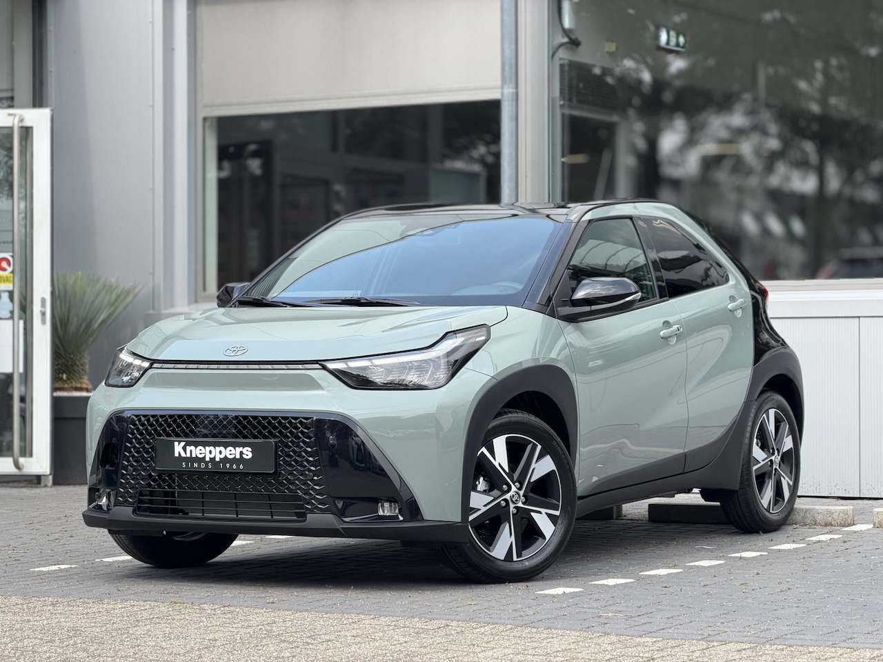 Toyota Aygo X - Hybrid 115 Pulse + Easy Pack Apple/Android, Draadloze telefoonlader, Parkeersensoren - AutoWereld.nl