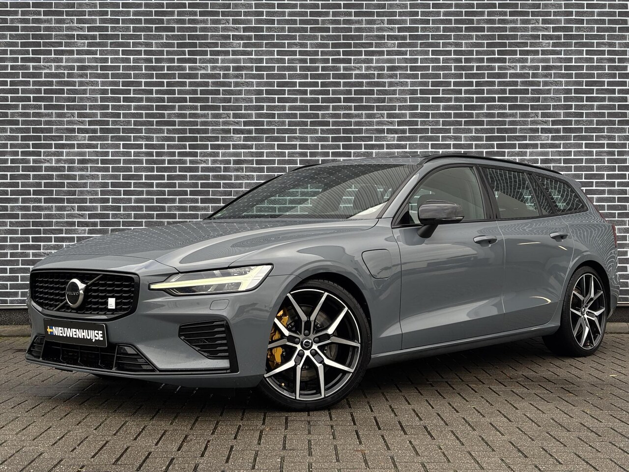 Volvo V60 - 2.0 T8 Plug-in Hybrid AWD Polestar Engineered | Harman Kardon Audio | Head-Up Display | Pa - AutoWereld.nl