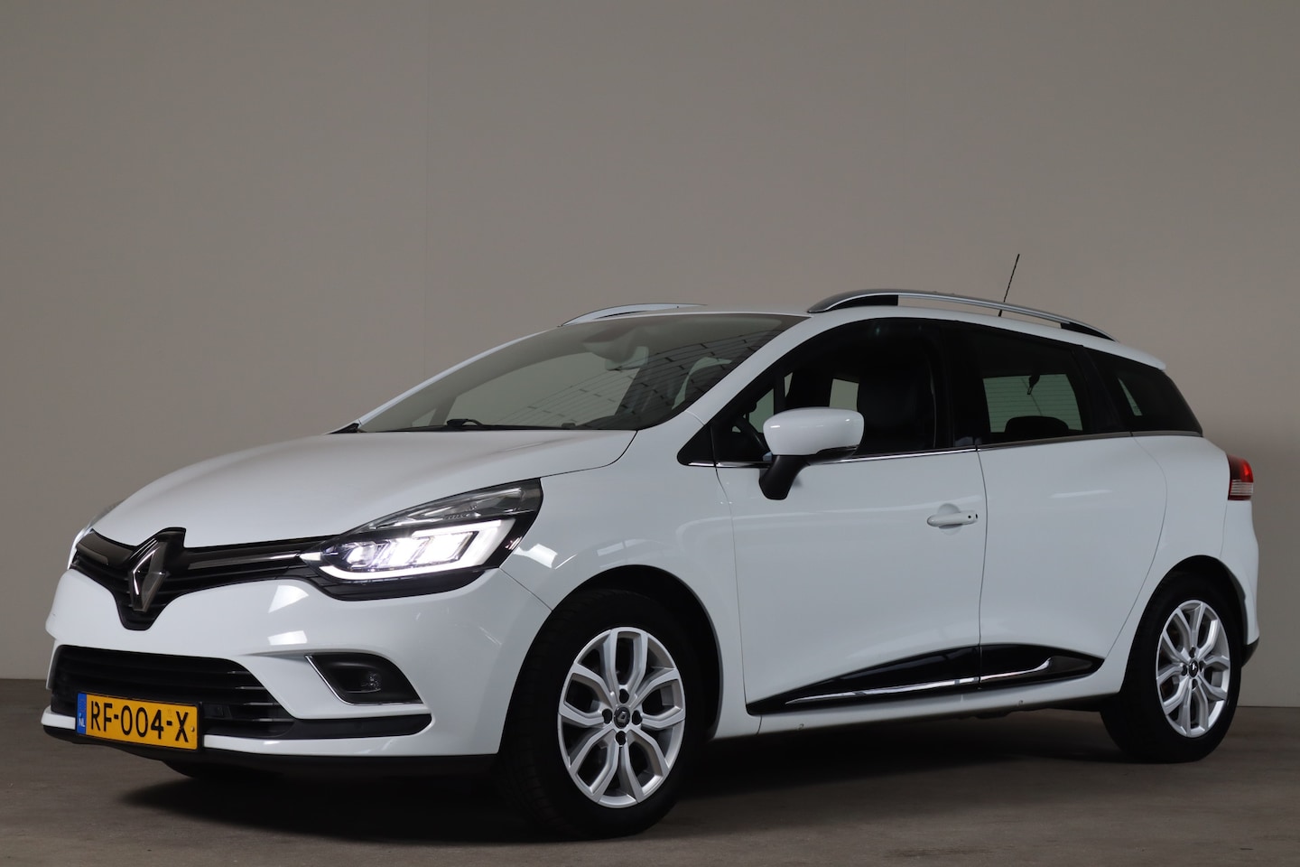 Renault Clio Estate - 0.9 TCe Intens NL-Auto!! Climate I Camera I Navigatie - AutoWereld.nl
