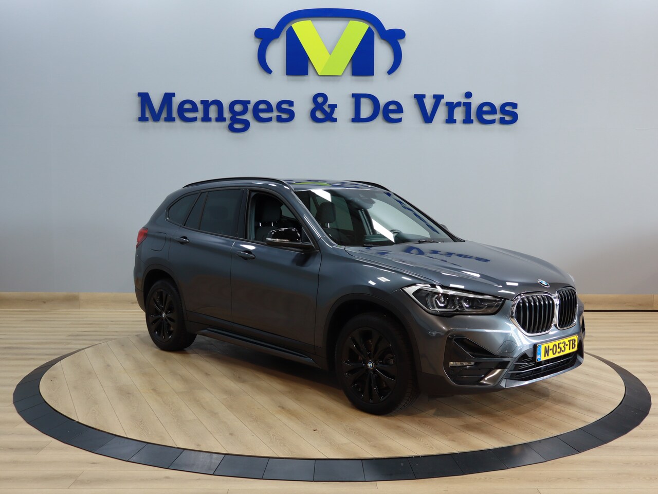BMW X1 - sDrive20i Business Edition Airco ECC | Head Up Display | Apple Carplay | Camera |  LED | C - AutoWereld.nl