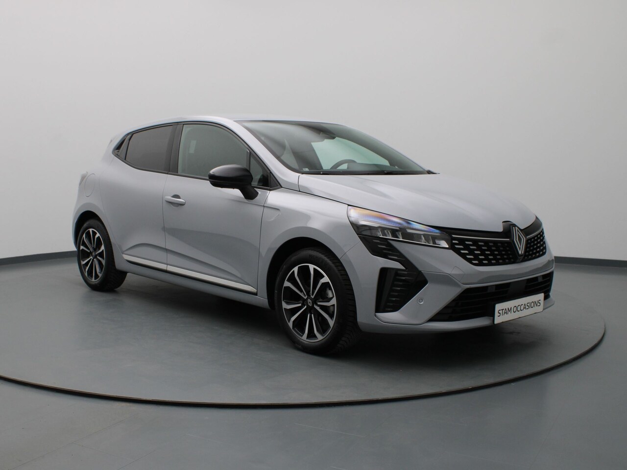 Renault Clio - E-Tech Full Hybrid techno 145pk 360° Camera | Cruise | Navi | Parkeersens. v+a - AutoWereld.nl