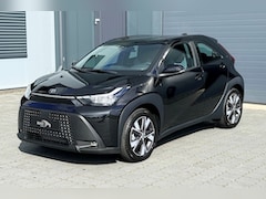 Toyota Aygo X - Hybrid 115 pulse 17" STOELVERWARMING LED CARPLAY NIEUWE AUTO 4X OP VOORRAAD