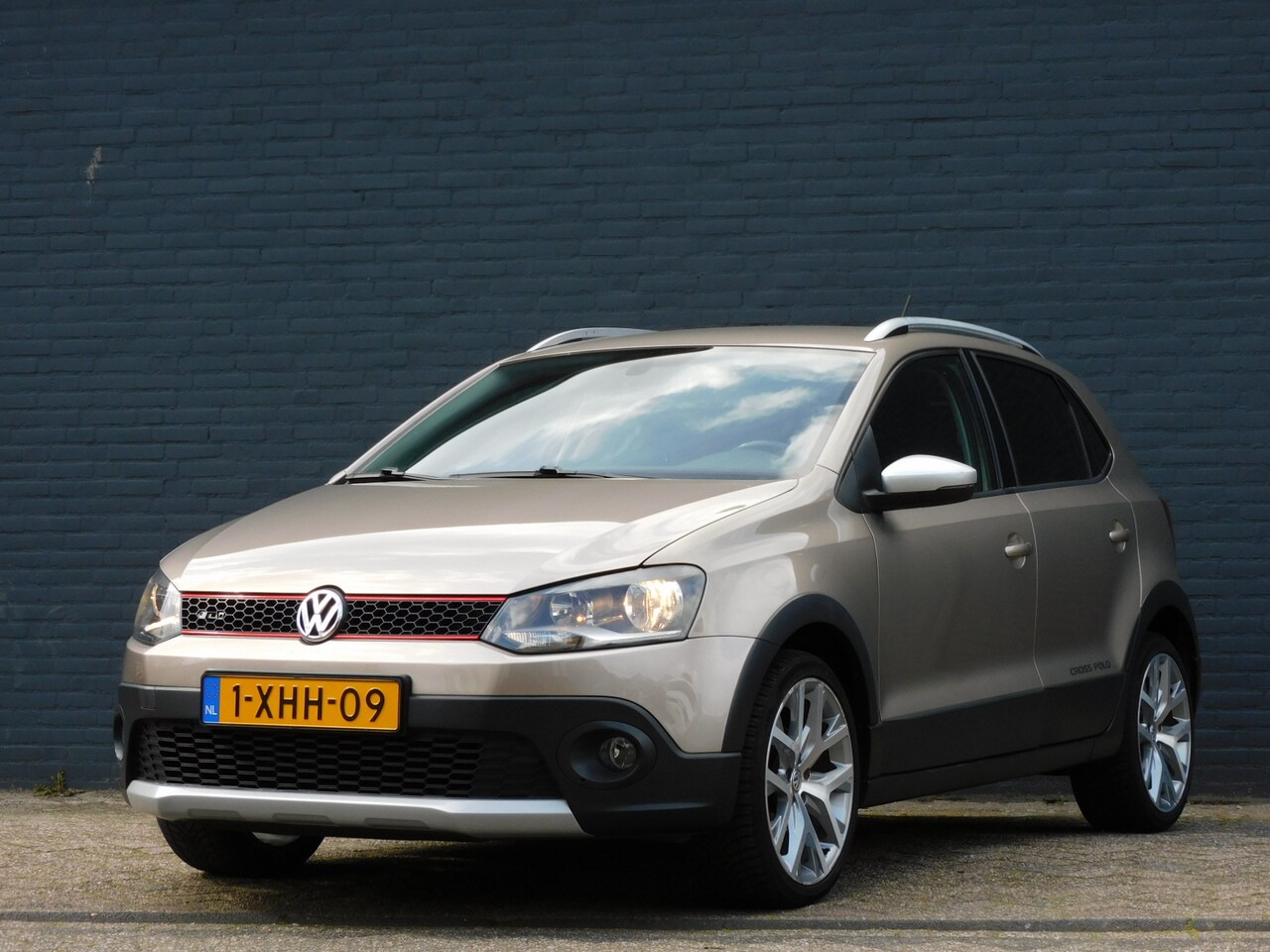 Volkswagen Polo - 1.2 TSI Cross AUTOMAAT! TOPSTAAT! DEALER ONDERHOUDEN! NAVI! BLUETOOTH! CLIMA! LM VELGEN! - AutoWereld.nl