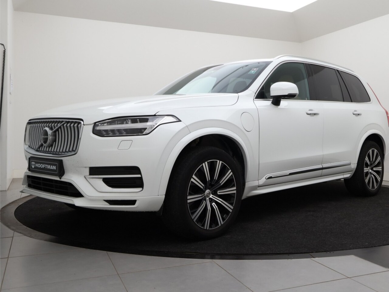 Volvo XC90 - T8 PLUG-IN HYBRID INSCRIPTION SCHUIFDAK LEDER 360GR CAM HARMAN K - AutoWereld.nl