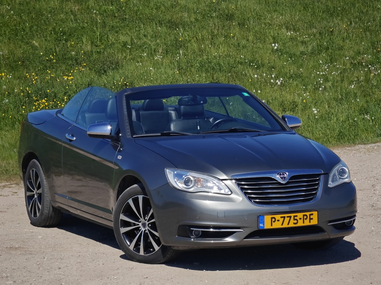 Lancia Flavia - 2.4 Cabrio Automaat | Premium Audio | Leder - AutoWereld.nl
