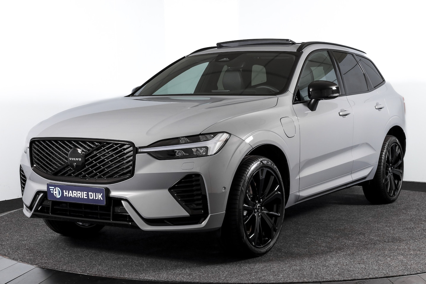 Volvo XC60 - 2.0 T6 Plug-in hybrid AWD Ultra Black Edition | S/K Panodak | Head-up | 360 Camera | Harma - AutoWereld.nl