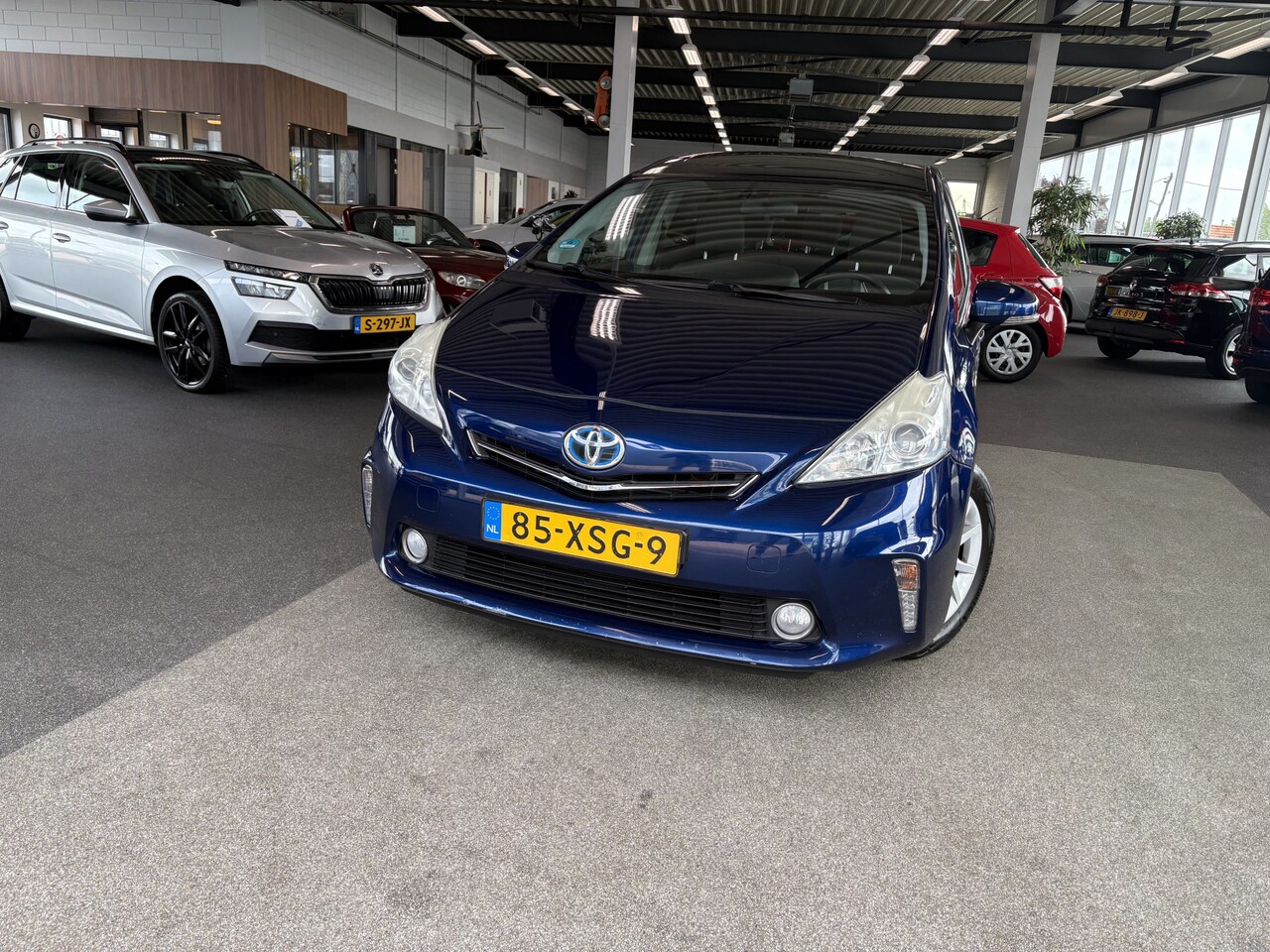 Toyota Prius Wagon - 1.8 Hybrid Aspiration 96g 7-PERSOONS PANORAMADAK/KEYLESS/HUD/CLIMA/CRUISE - AutoWereld.nl