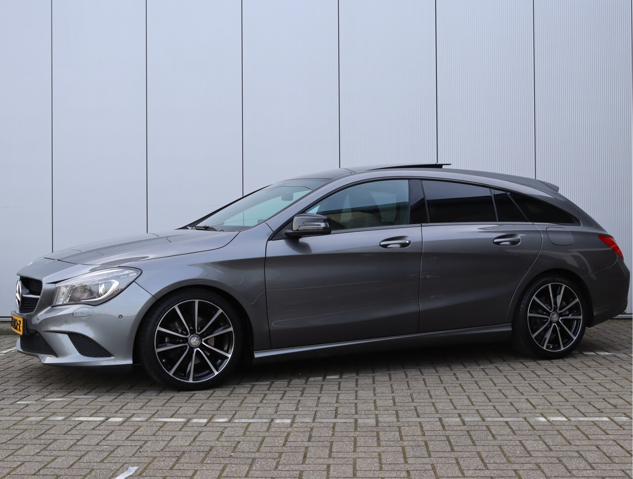 Mercedes-Benz CLA-klasse Shooting Brake - 180 | Panoramadak | Trekhaak - AutoWereld.nl
