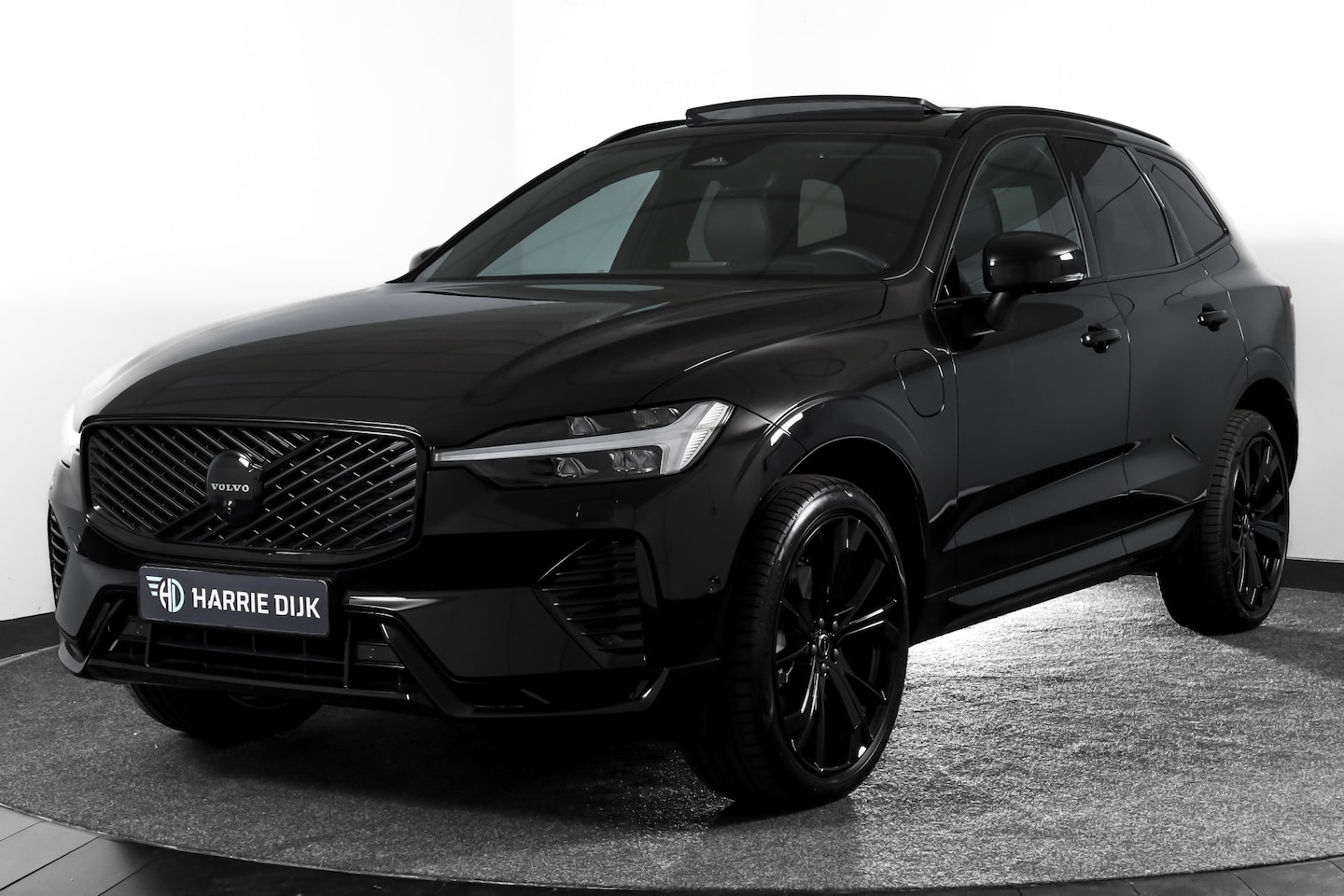 Volvo XC60 - 2.0 T6 Plug-in hybrid AWD Ultra Black Edition | S/K Panodak | Head-up | 360 Camera | Harma - AutoWereld.nl