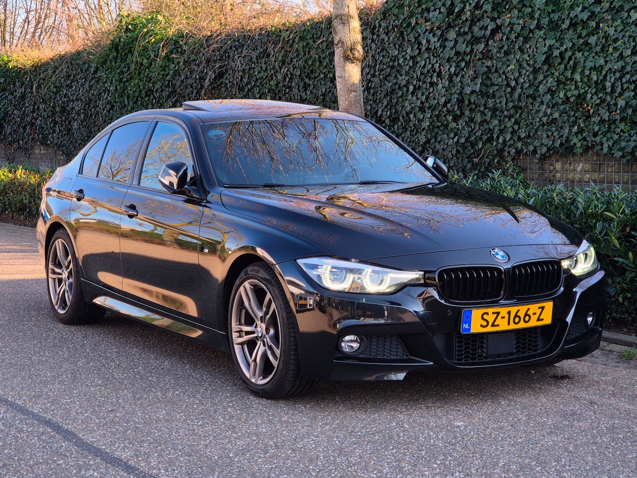 BMW 3-serie - 320i M Sport ACC Apple CarPlay Camera Schuifdak Lane assist volle optieslijst H&K High Exe - AutoWereld.nl