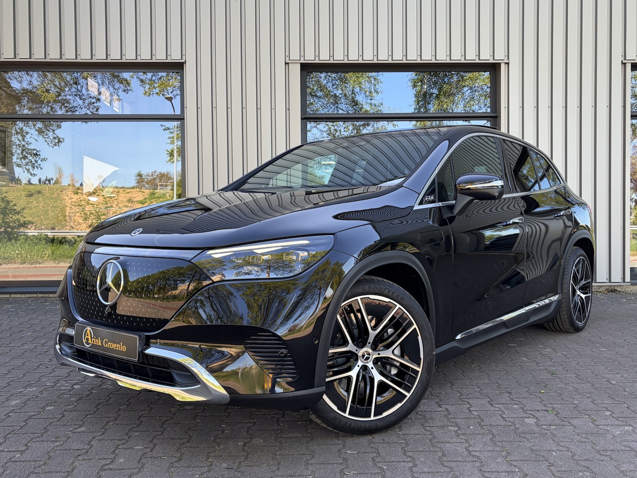 Mercedes-Benz EQE SUV - 350 4Matic Luxury Line 91 kWh Airmatic, Rijassistentiepakket, Trekhaak, Panoramadak - AutoWereld.nl