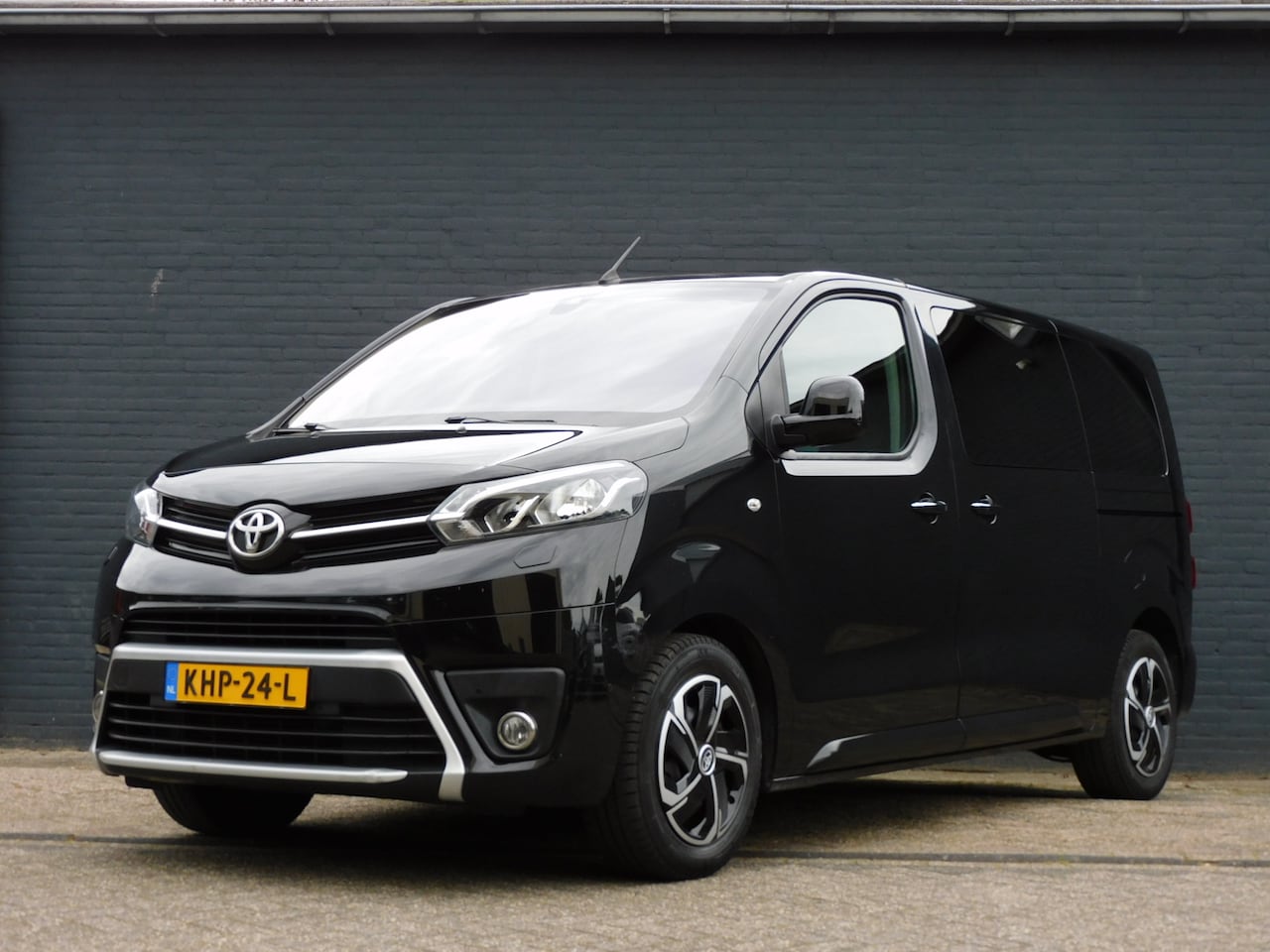Toyota ProAce Verso - MEDIUM 1.5D 360° CAMERA! 8-PERSOONS! BLUETOOTH! NAVI! CRUISE! CLIMA! - AutoWereld.nl