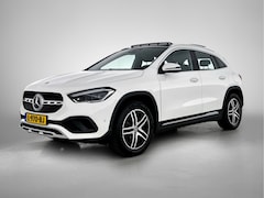 Mercedes-Benz GLA-Klasse - 180 Business Solution Luxury | Panoramadak | Parkeerpakket met achteruitrijcamera | MultiB