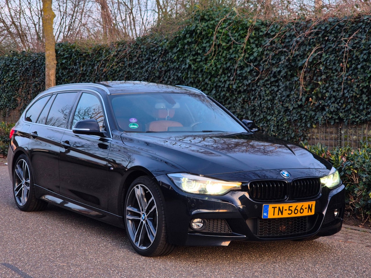 BMW 3-serie Touring - 320i M Sport Individual Panoramdak Apple CarPlay Nbt Evo Navi Pro M Edition - AutoWereld.nl
