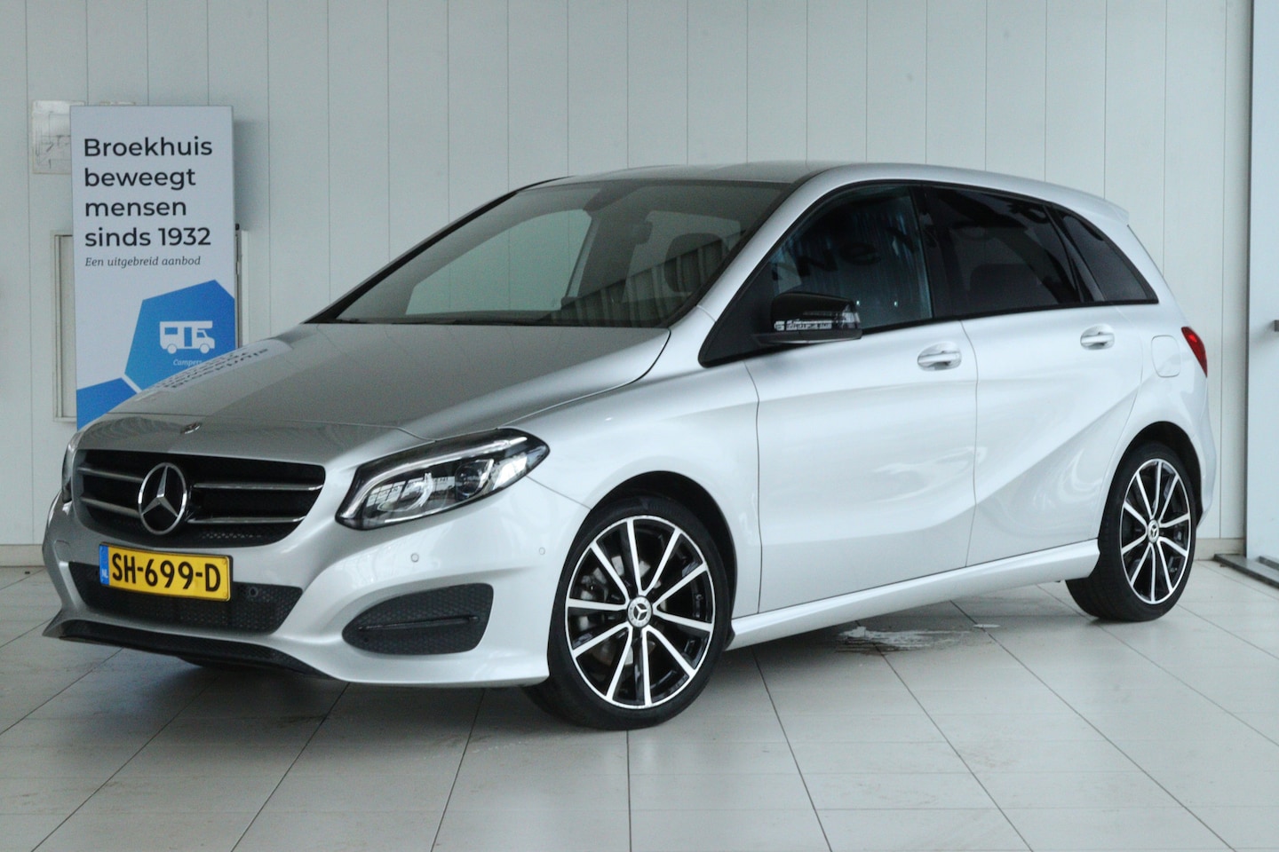 Mercedes-Benz B-klasse - 180 Ambition | Cruise Control | Navigatie | LED | Airco | Sensoren V/A | LMV | - AutoWereld.nl