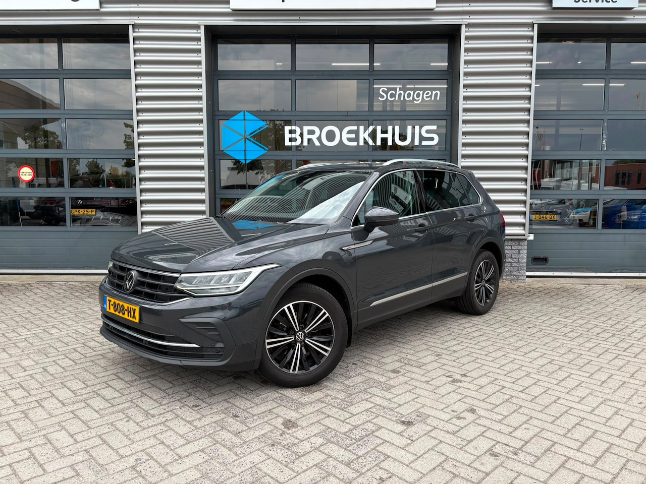 Volkswagen Tiguan - 1.5 TSI 150 pk Life 7-DSG | Trekhaak | Cruise control adpatief | Apple Carplay | - AutoWereld.nl