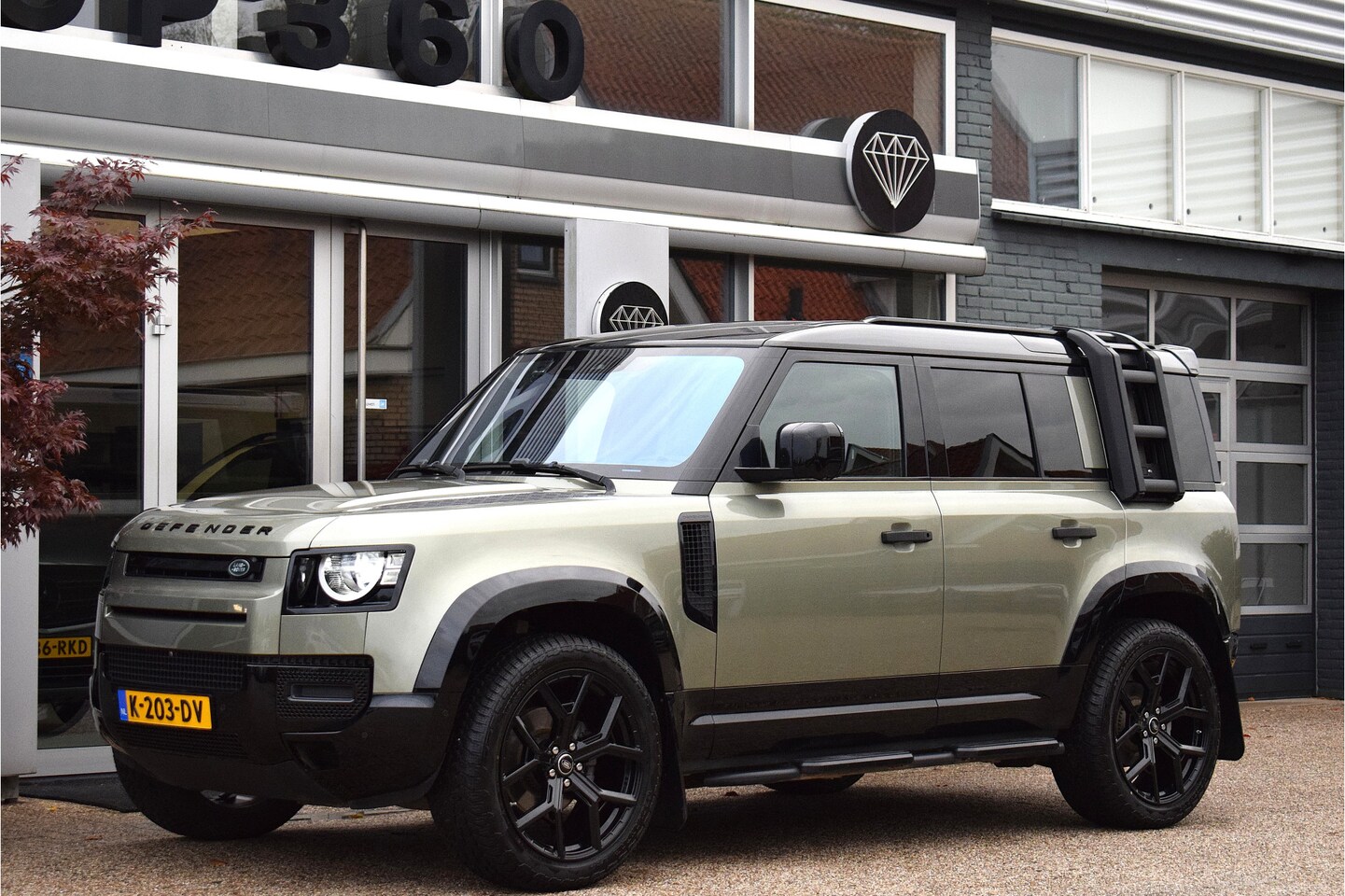 Land Rover Defender 110 - 2.0 P300 110 SE 7p. OrigNL 7-zits | Panodak! - AutoWereld.nl