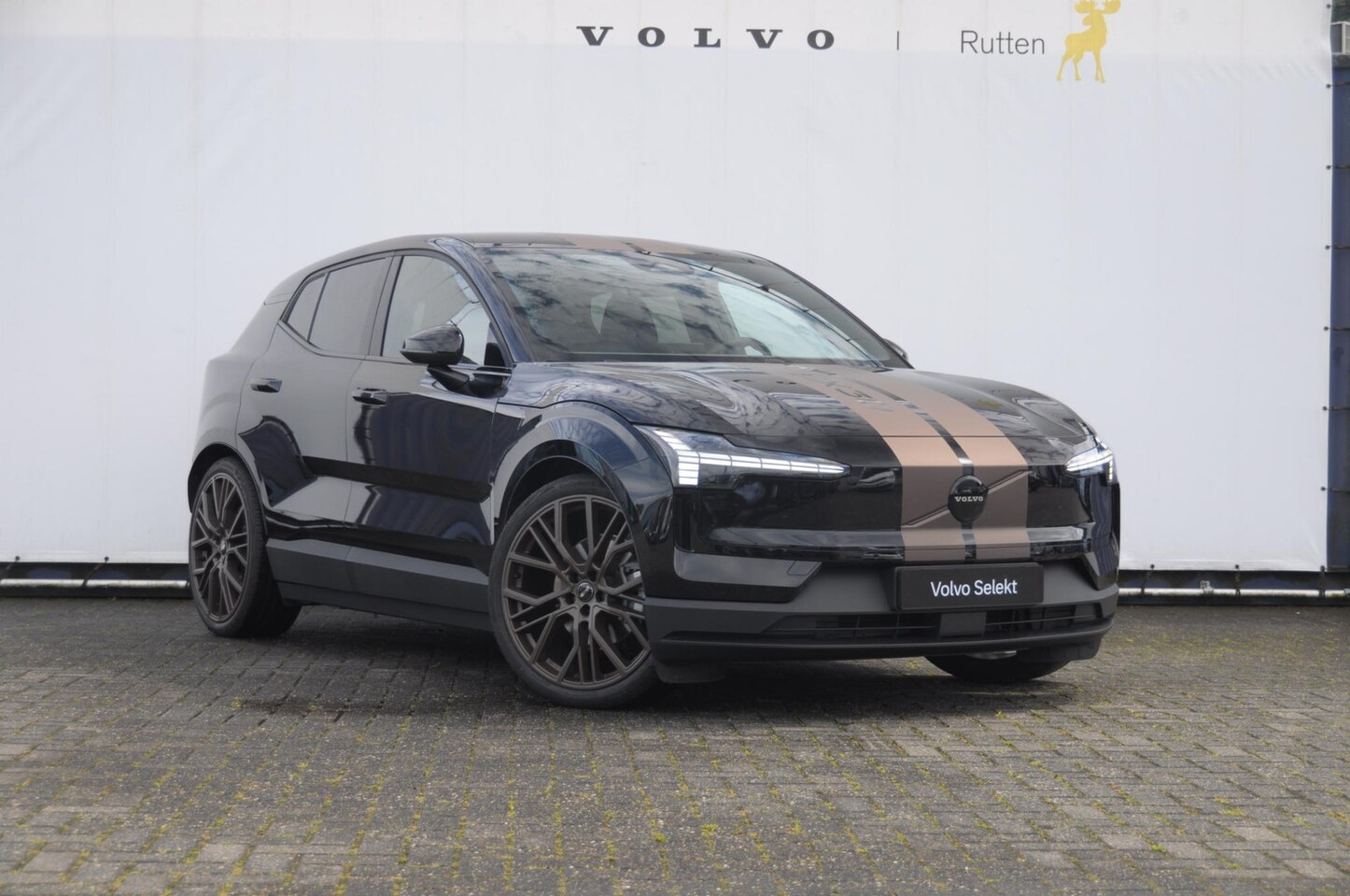 Volvo EX30 - 272PK Automaat Single Motor Ext. Range Plus Europa / Heico Verlaging / 21" Velgen / Sport - AutoWereld.nl